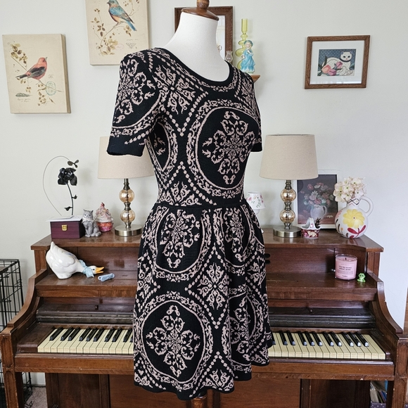 Romeo + Juliet Couture Damask Sweater Dress - Picture 7 of 13